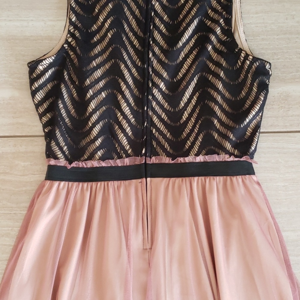 Dress - Picture 5 of 6